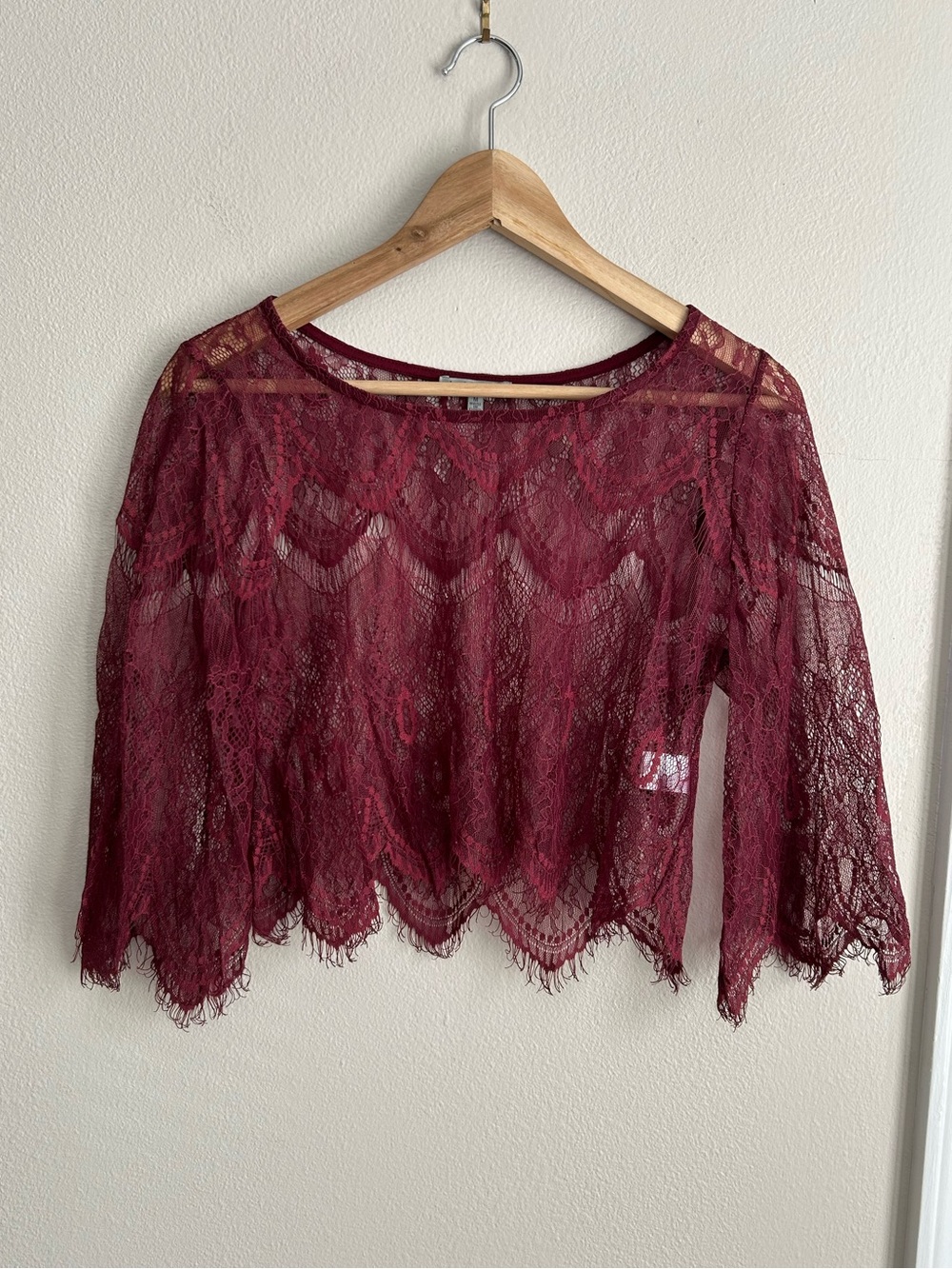 Maroon Burgundy Scalloped Hem Intricate Lace Crop Top Blouse Size M